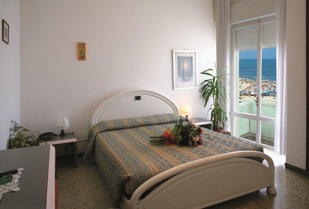 Hotel Ambassador Marotta Kültér fotó