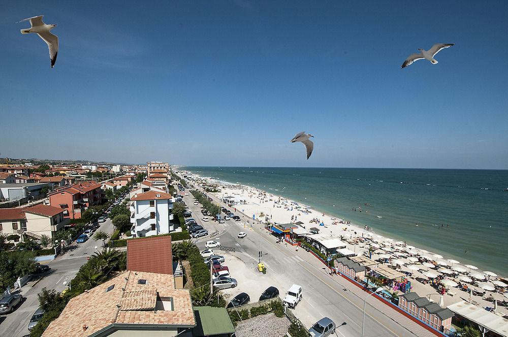 Hotel Ambassador Marotta Kültér fotó